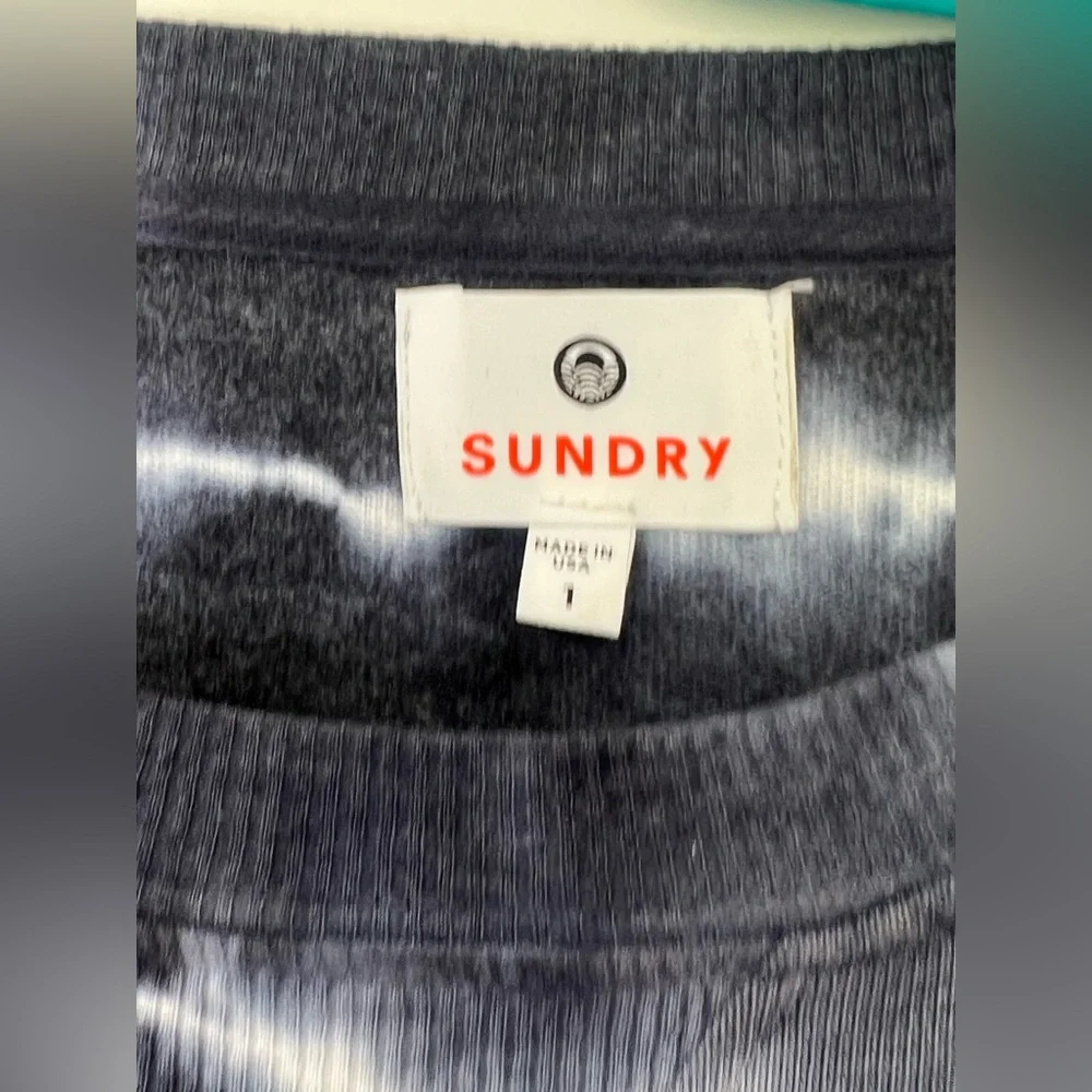 Sundry Tie Dye Puff Sleeve Raglan Sweatshirt in Navy/White Size S (4-6) - Picture 13 of 15